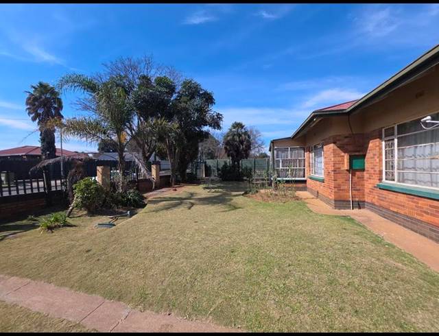 13 BEDROOM HOUSE FOR SALE IN KEMPTON PARK CENTRAL